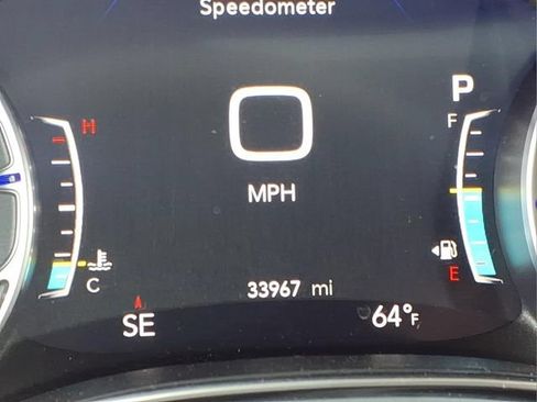 Used 2025 Chrysler Pacifica Limited FWD image 27