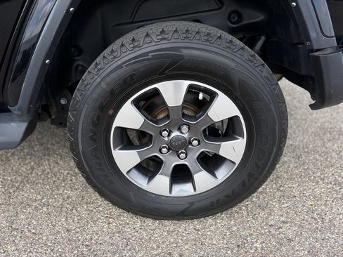 Used 2021 Jeep Wrangler Unlimited Sahara w/ Uconnect 4C Nav & Sound Group AWD/4WD image 24