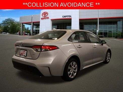 Used 2024 Toyota Corolla LE image 3