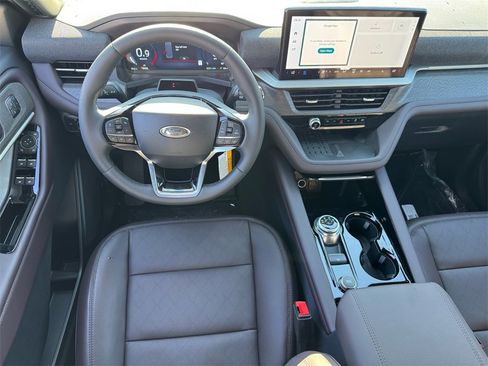 New 2025 Ford Explorer Platinum image 12