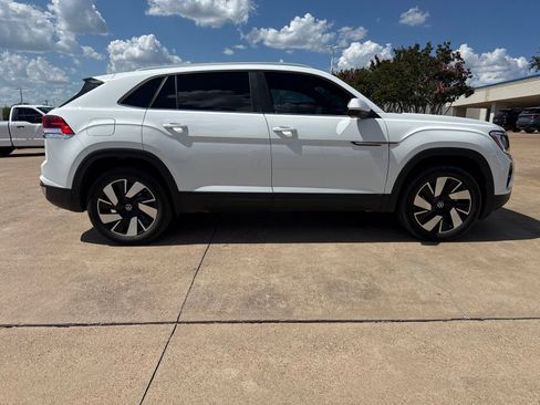 Used 2025 Volkswagen Atlas Cross Sport SE FWD image 8