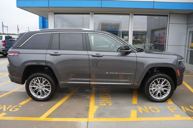 Used 2023 Jeep Grand Cherokee Summit w/ Adv Protech Group IV AWD/4WD image 34