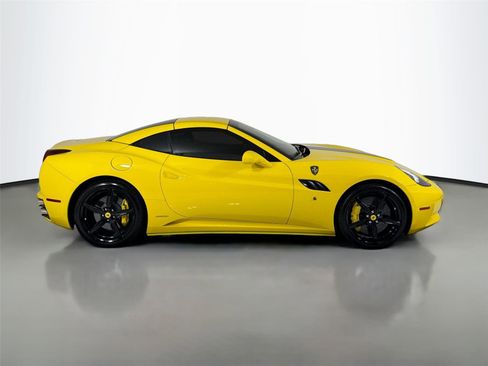 Used 2014 Ferrari California image 36