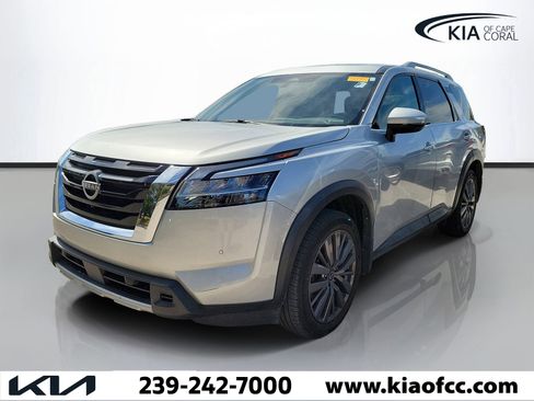 Used 2023 Nissan Pathfinder SL w/ SL Premium Package image 3