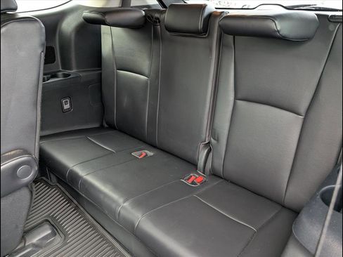 Used 2022 Toyota Highlander XLE image 16