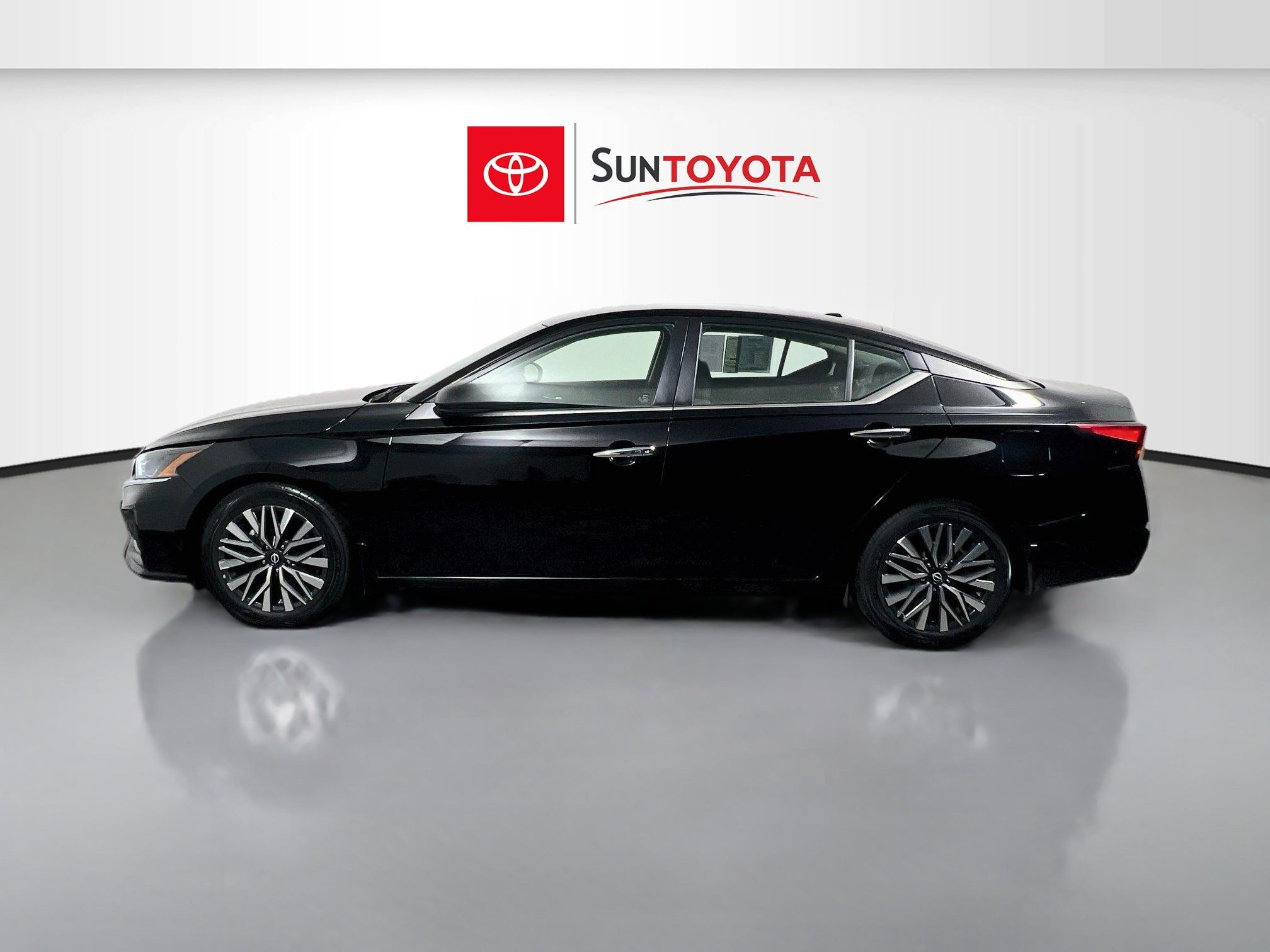 Used 2024 Nissan Altima 2.5 SV FWD image 7