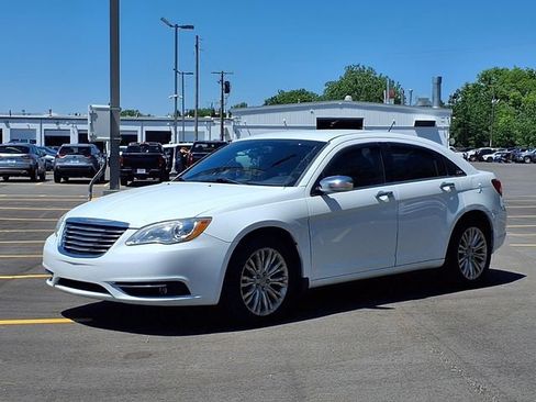Used 2012 Chrysler 200 Limited FWD image 1