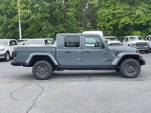 New 2026 Jeep Gladiator Sport AWD/4WD image 9