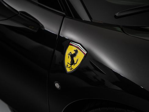 Used 2021 Ferrari F8 Tributo RWD image 11