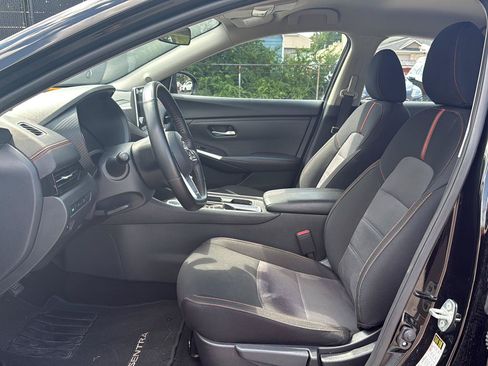 Used 2025 Nissan Sentra SR FWD image 9