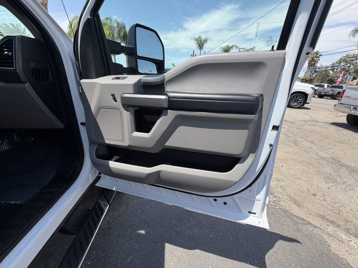 Used 2017 Ford F250 XLT w/ XLT Value Package AWD/4WD image 18
