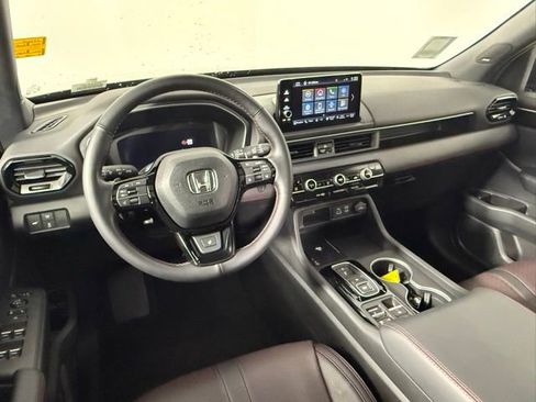 Used 2025 Honda Pilot Black Edition image 42