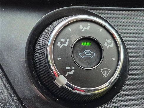 Used 2018 Toyota RAV4 LE FWD image 13