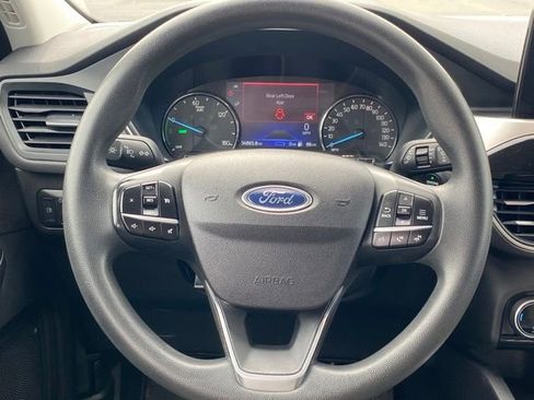 Used 2022 Ford Escape SE image 9