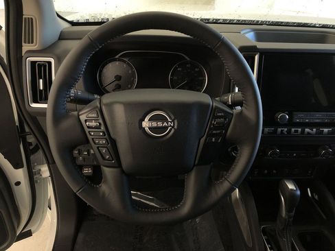 Certified 2025 Nissan Frontier SV w/ SV Convenience Package image 28