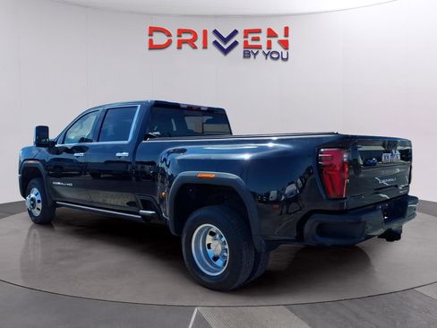 Used 2024 GMC Sierra 3500 Denali w/ Technology Package AWD/4WD image 3