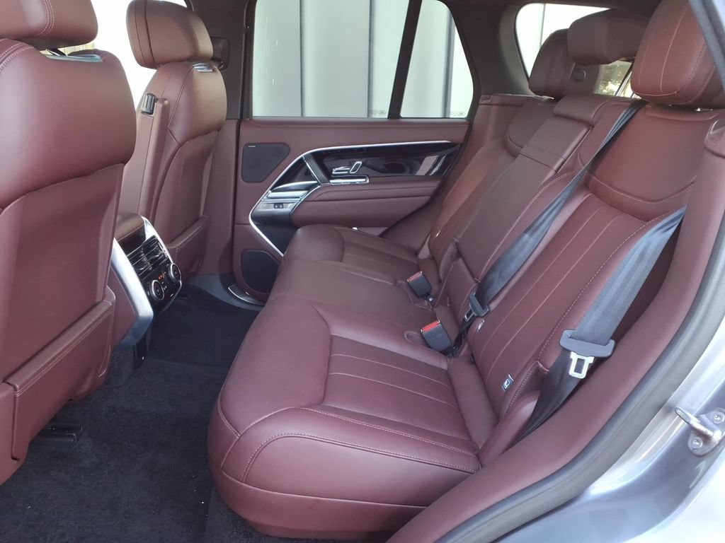 Certified 2025 Land Rover Range Rover SE AWD/4WD image 8