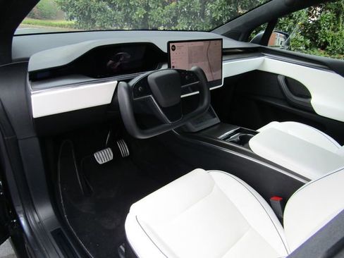 Used 2022 Tesla Model X Plaid image 13