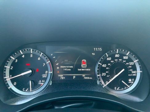 Used 2021 Toyota Highlander XLE AWD/4WD image 26
