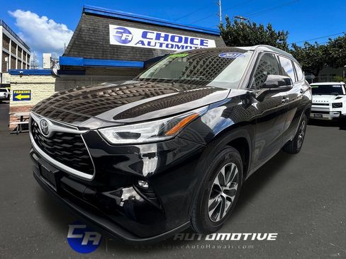 Used 2021 Toyota Highlander XLE FWD image 1