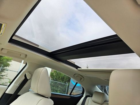 Used 2024 Lexus ES 350 w/ Accessory Package (Z1) FWD image 10