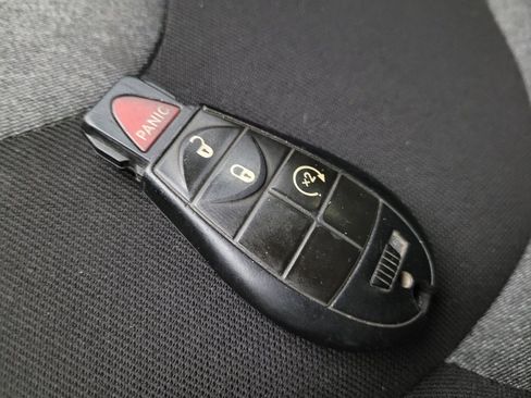 Used 2018 Jeep Cherokee Latitude w/ Altitude Package image 32
