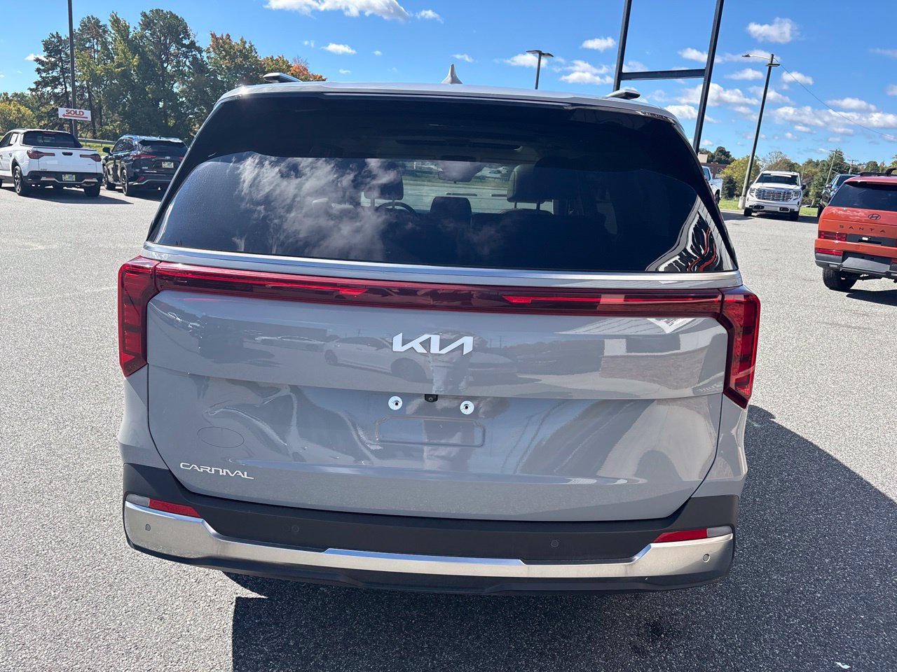 Used 2025 Kia Carnival SX FWD image 8