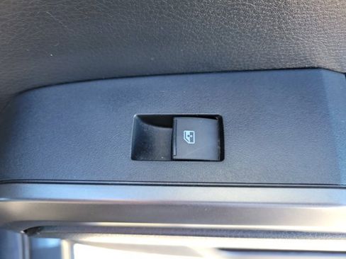 Used 2017 Toyota Tacoma TRD Sport image 12