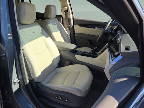 Used 2024 Cadillac XT6 Premium Luxury w/ Technology Package image 14