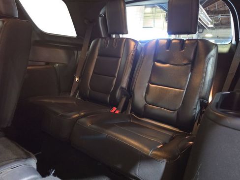 Used 2018 Ford Explorer XLT w/ Equipment Group 202A AWD/4WD image 24