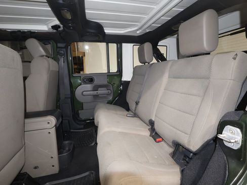 Used 2007 Jeep Wrangler Unlimited Sahara w/ Dual Top Group image 14