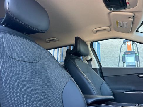 Used 2025 Kia EV6 Light w/ Light LR Technology Package RWD image 18