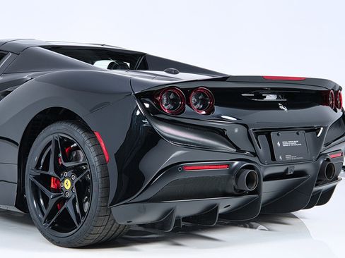 Certified 2021 Ferrari F8 Tributo RWD image 31