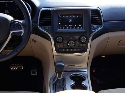 Used 2019 Jeep Grand Cherokee Laredo image 24