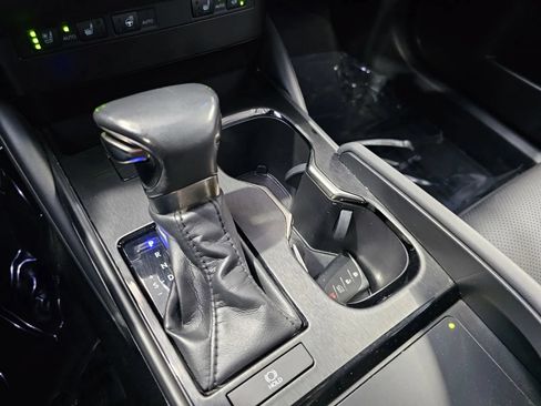 Used 2024 Lexus ES 350 w/ Premium Package FWD image 19