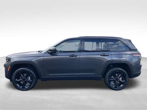 New 2025 Jeep Grand Cherokee Altitude image 4