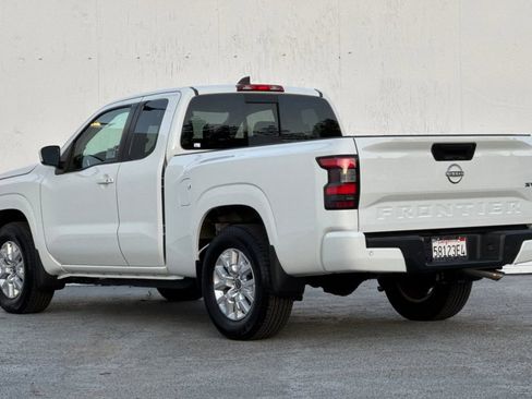 Used 2024 Nissan Frontier SV w/ SV Convenience Package image 5
