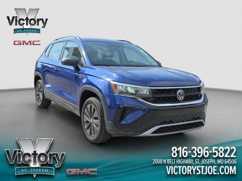 Used 2024 Volkswagen Taos S w/ MDO Package FWD image 1