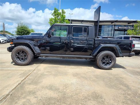 Used 2023 Jeep Gladiator Sport AWD/4WD image 3