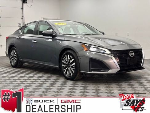 Used 2024 Nissan Altima 2.5 SV FWD image 1