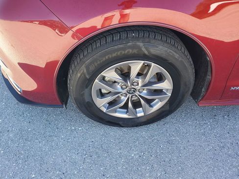 Certified 2021 Toyota Sienna XLE image 17