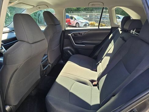 Used 2020 Toyota RAV4 LE AWD/4WD image 10