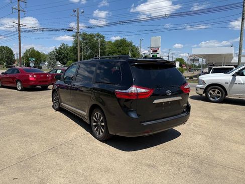 Used 2019 Toyota Sienna Limited Premium AWD/4WD image 3