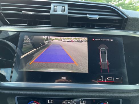 Used 2024 Audi Q3 2.0T Premium image 24