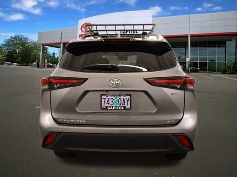 Certified 2025 Toyota Highlander XLE image 4