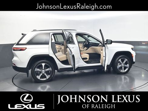 Used 2024 Jeep Grand Cherokee Limited w/ Luxury Tech Group II image 32