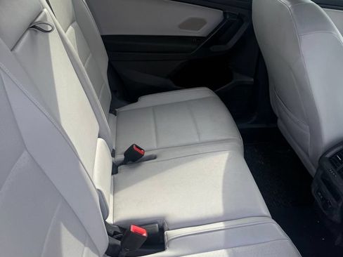 Used 2021 Volkswagen Tiguan SE FWD image 8