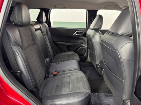 Used 2022 Mitsubishi Outlander SE image 36