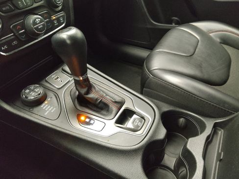 Used 2022 Jeep Cherokee Trailhawk w/ Sun, Sound & Nav Group image 26