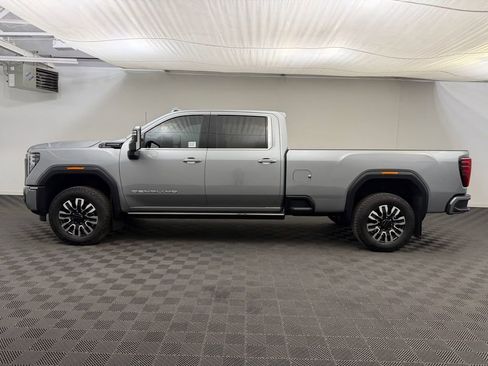 Used 2025 GMC Sierra 3500 Denali Ultimate AWD/4WD image 2